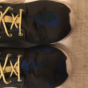 Nike Shoes - Nike Roshe Size 7 men’s Nike Shoes - Nike Roshe Size 7 men’s